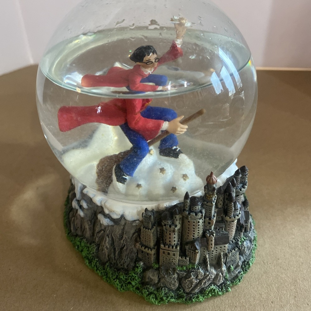 RETIRED Harry Potter Quidditch Snow Globe Warner Bros 2000 853100A ENESCO